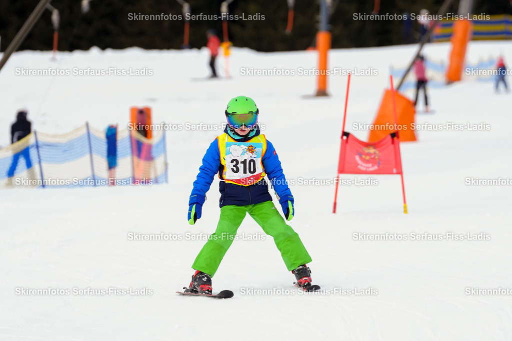 SRF_02.01.2026_0469 | Skirennfotos,Serfaus,Fiss,Ladis,Kinderskirennen,Winter,Tirol,Oberland,skirace,SFL,feelfree,weil wir's genießen,ski,Ski,skifahren,Sonnenplateau, - Realisiert mit Pictrs.com