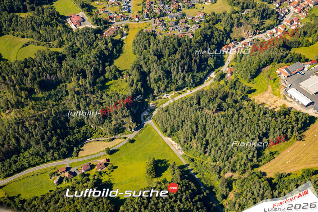 Das Luftbild zeigt :  Obertrubach - Die Luftaufnahme wurde 2024 vom UL-Flugzeug aus erstellt ( keine Drohne ) - Hochauflösende Luftaufnahme - Für grossformatige Ausdrucke geeignet. Die Geschenkidee !Mit Lizenz und Bildrechte bestellbar