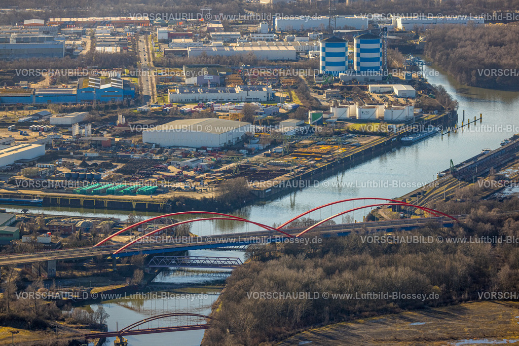 Essen240107034 | Luftbild, gesperrte Rhein-Herne-Kanalbrücke mit rotem Geländer, rote Doppelbogenbrücke, Autobahn A42 Emscherschnellweg, Ebel, Essen, Ruhrgebiet, Nordrhein-Westfalen, Deutschland