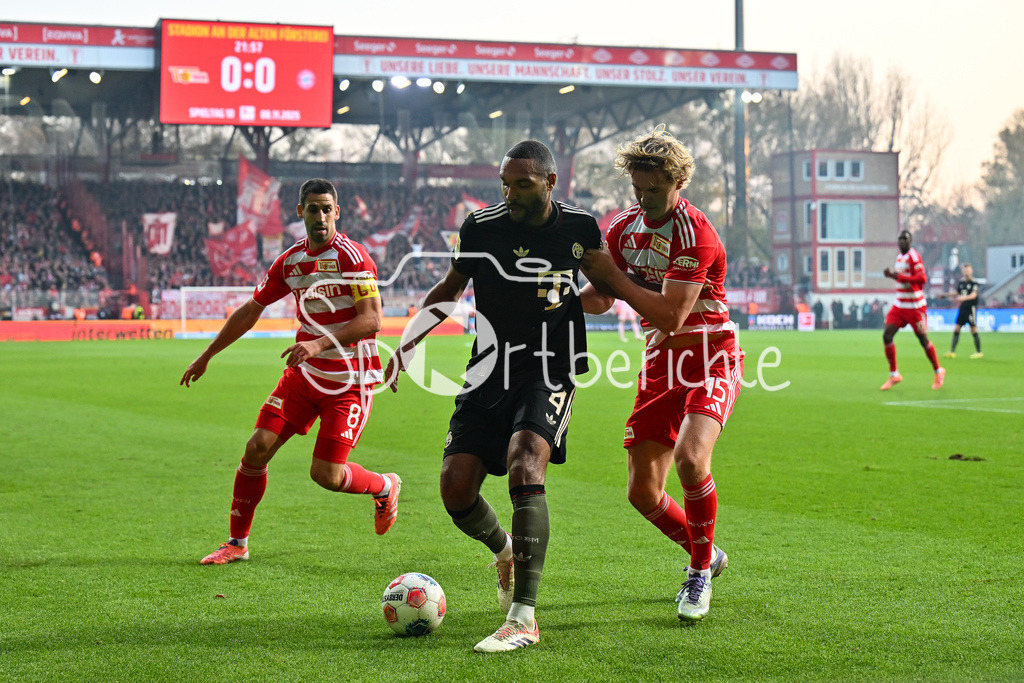 1. FC Union Berlin - FC Bayern München | Berlin, DEUTSCHLAND - 8. NOVEMBER: im Duell Jonathan TAH (FC Bayern Munich 4) und Tom ROTHE (Union Berlin 15) während dem Bundesligamatch zwischen dem 1. FC Union Berlin und dem FC Bayern München am 10. Spieltag im Stadion an der alten Försterei am 8. November 2025 in Berlin, Germany / DFL REGULATIONS PROHIBIT ANY USE OF PHOTOGRAPHS AS IMAGE SEQUENCES AND/OR QUASI-VIDEO