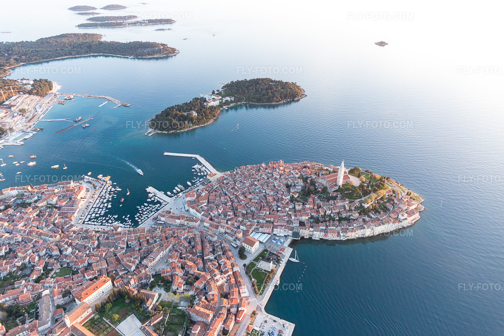 Aerial view: View of the town in Rovinj in the state Gespanschaft Istrien, Croatia. – Photo: IMG_106183.jpg taken on 04/13/2018 by Werner Riehm/FLY-FOTO.com – Resolution of the original: 5472 x 3648 px
