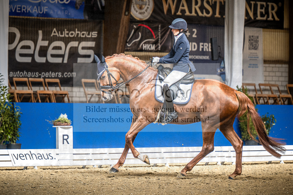 DOS_0597 | Entdecke hochwertige Reitturnierfotos von Foto Oger. Professionell, emotional und authentisch – jetzt Lieblingsmomente im Shop bestellen.Deutschlandweite Turnierfotografie. - Realisiert mit Pictrs.com