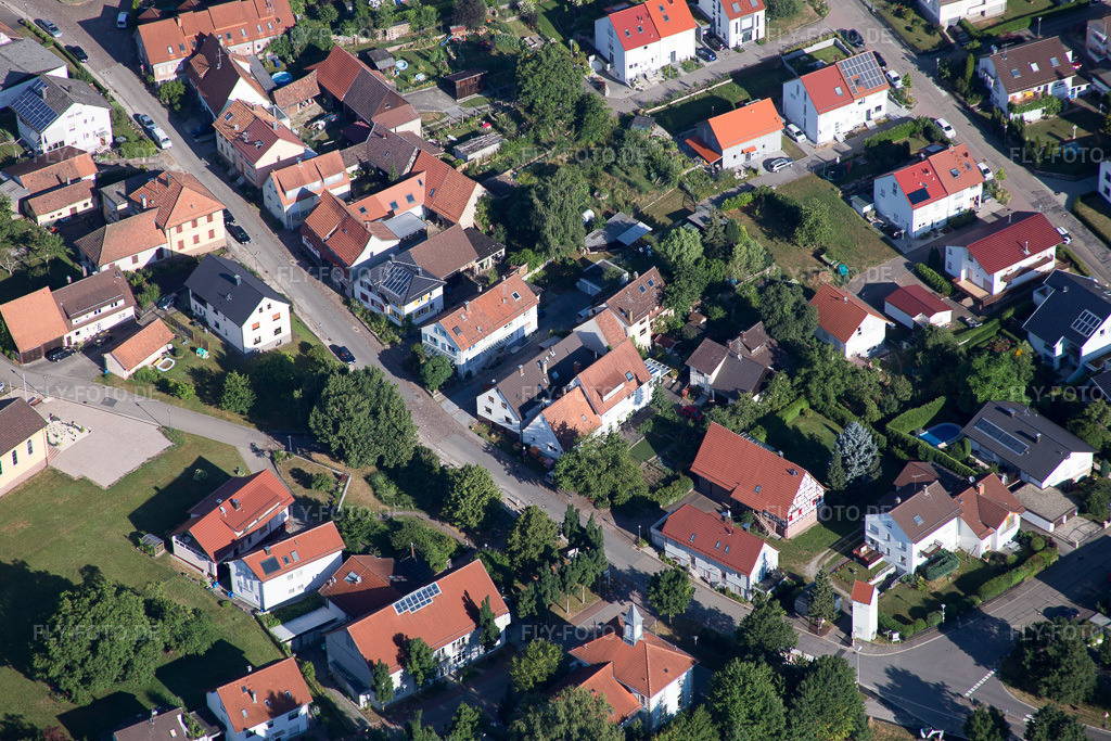 Luftbild: Maria Königin im Ortsteil Schluttenbach in Ettlingen im Bundesland Baden-Württemberg in Deutschland. Foto: IMG_084004.jpg vom 26.07.2015 durch Werner Riehm/FLY-FOTO.de