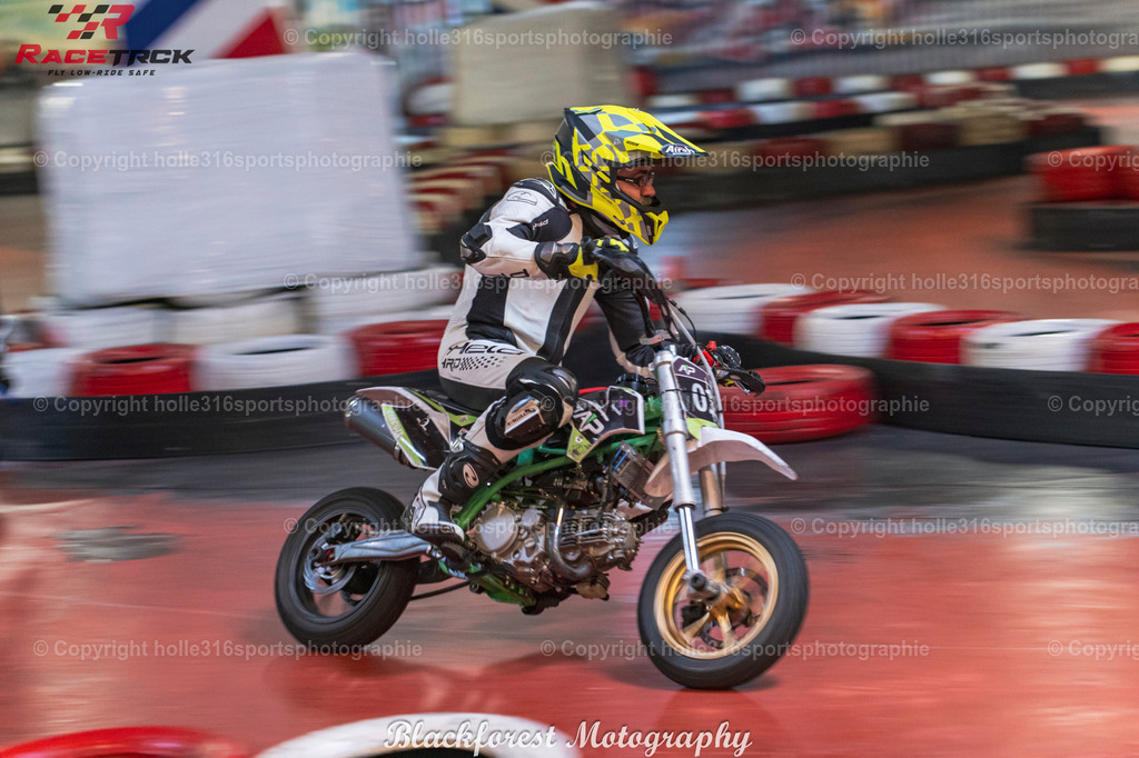 12_01racetrck.1307-3 | Sportfotografie , Motorsport, Motoross, Reitsport, Mointainbike, Enduro,
Landschaft , Outdoor, Eventfotografie, Landschaft, Bilder online bestellen - Realisiert mit Pictrs.com