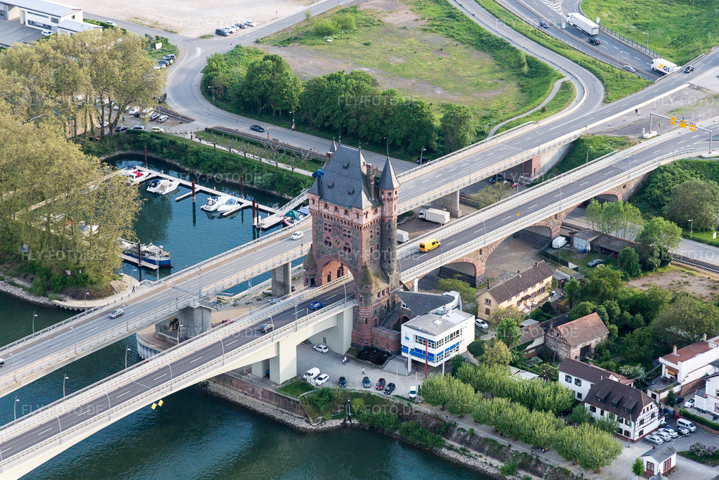 Luftbild: Fluß - Brückenbauwerk Nibelungenbrücke für die B47 über den Rhein in Worms im Bundesland Rheinland-Pfalz in Deutschland. Foto: IMG_088184.jpg vom 09.05.2016 durch Werner Riehm/FLY-FOTO.de