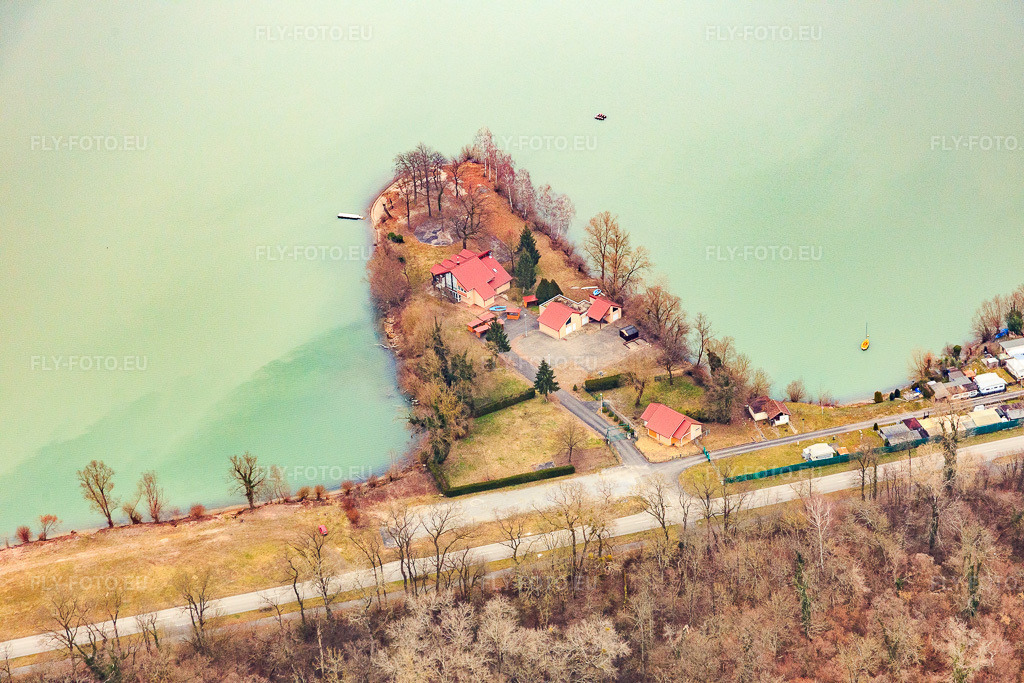 Vue aérienne: Gravière EPPLE, gravière Le Salmengrund avec parking camping-car à Seltz dans le département Bas Rhin, France – .Photo: IMG_086646.jpg prise le 19/03/2016 par Werner Riehm/FLY-FOTO.eu – Résolution de l'original: 5472 x 3648 px – CAMPING-CAR PARK - Aires d'étape et de services pour Camping-Car