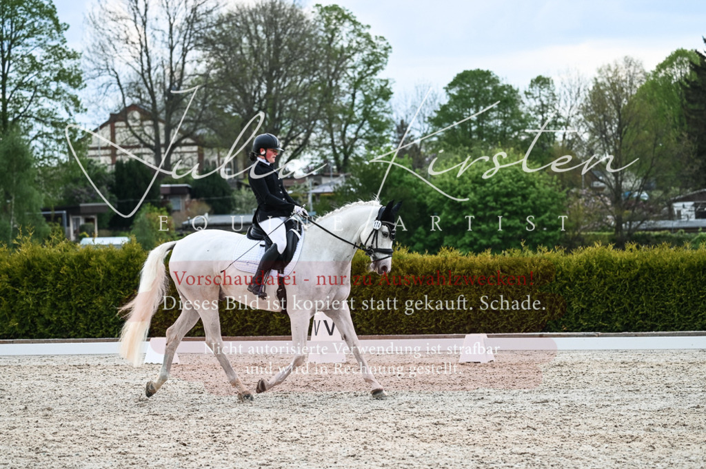 20230513_JK-Röhrsdorf-11-023 | Pferde- und Turnierfotografie in Westsachsen. Pferdeportraits, Auftragszeichnungen und intuitive Kunst.
