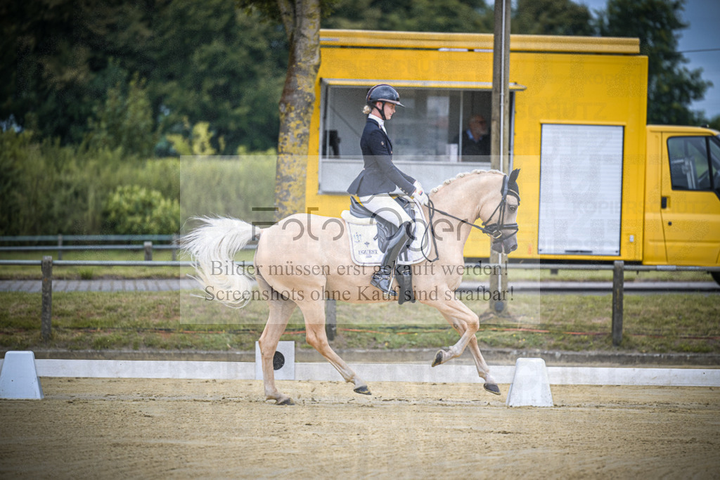 DOS_5361 | Entdecke hochwertige Reitturnierfotos von Foto Oger. Professionell, emotional und authentisch – jetzt Lieblingsmomente im Shop bestellen.Deutschlandweite Turnierfotografie. - Realisiert mit Pictrs.com