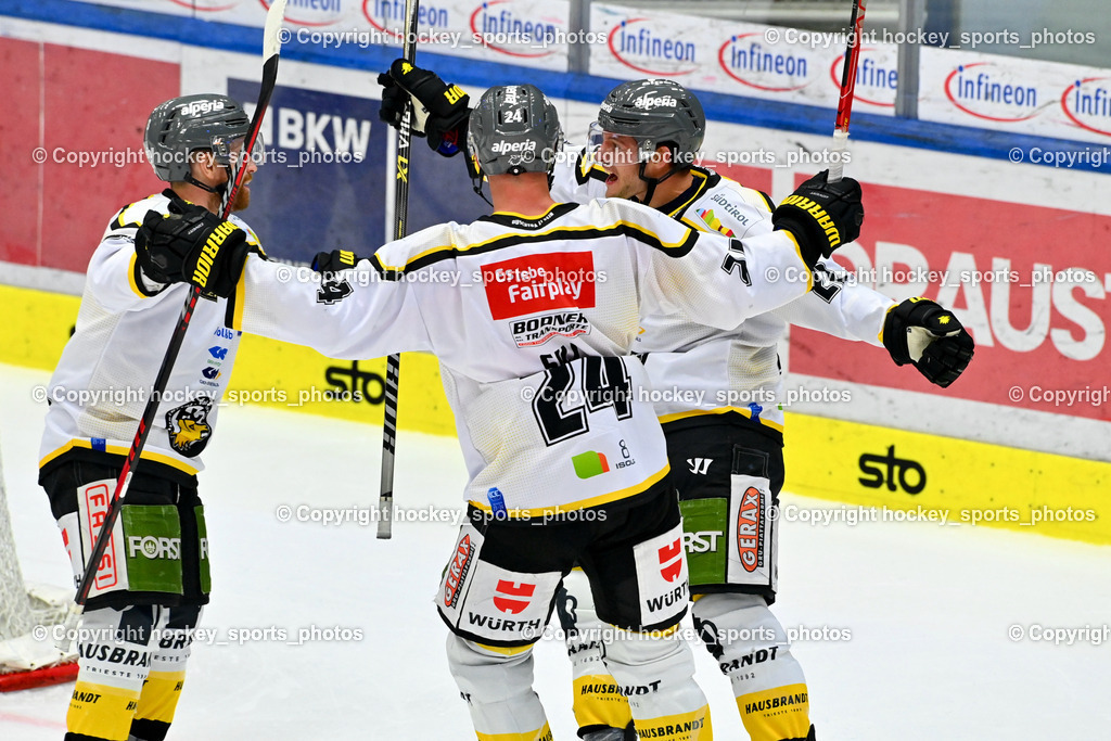 EC IDM Wärmepumpen VSV vs. HC Pustertal 8.10.2023 | Jubel HC Pustertal, #24 SILL Zach HC Pustertal, EC IDM Wärmepumpen VSV vs. HC Pustertal 8.10.2023, EC IDM Wärmepumpen VSV vs. HC Pustertal am 08.10.2023 in Villach (Stadthalle Villach), Austria, (Photo by Bernd Stefan)