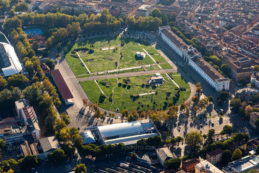 Aerial view: Novi Ark Archaeological Park in Modena in the state Modena, Italy. – Photo: IMG_134854.jpg taken on 09/20/2022 by Werner Riehm/FLY-FOTO.com – Resolution of the original: 5122 x 3415 px