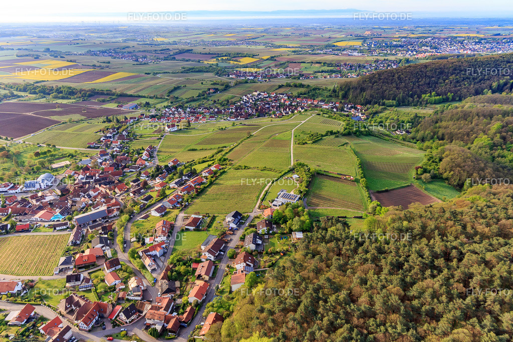 Kirchbergstraße | Luftbild: Kirchbergstraße im Ortsteil Gleiszellen in Gleiszellen-Gleishorbach im Bundesland Rheinland-Pfalz in Deutschland. Foto: IMG_113760.jpg vom 29.04.2019 durch Werner Riehm/FLY-FOTO.de - Realisiert mit Pictrs.com