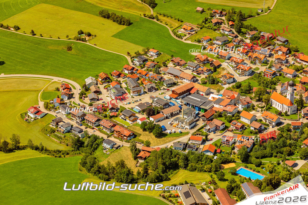 Luftaufnahme von Rettenberg - Die Luftaufnahme wurde 2025 vom UL-Flugzeug heraus erstellt ( keine Drohne ) - Hochauflösende Luftaufnahme - für professionelle Ausdrucke geeignet. Die Geschenkidee !Mit Lizenz und Bildrechte bestellbar