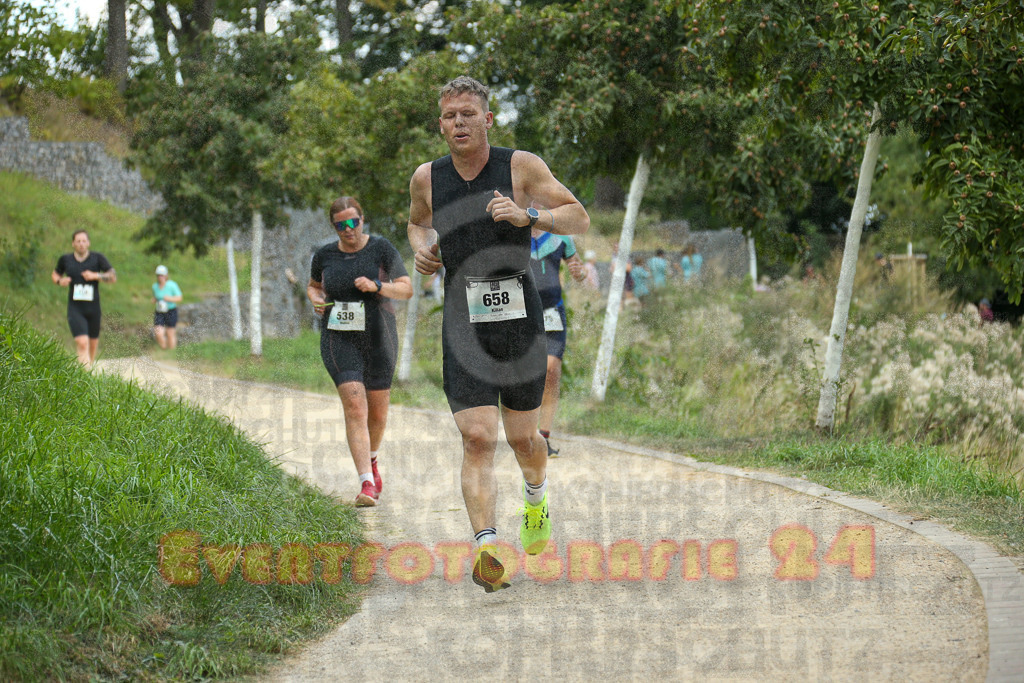 250824_1428_EX1_6317 | Sportfotografie im Rhein-Sieg Kreis, Köln, Bonn, NRW, Rheinland Pfalz, Hessen, etc. Unser Tätigkeitsfeld umfasst den Laufsport vom Volkslauf über den Marathon, Duathlon, Triathon bis zum Ultralauf wie Kölnpfad Ultra oder Schindertrail.