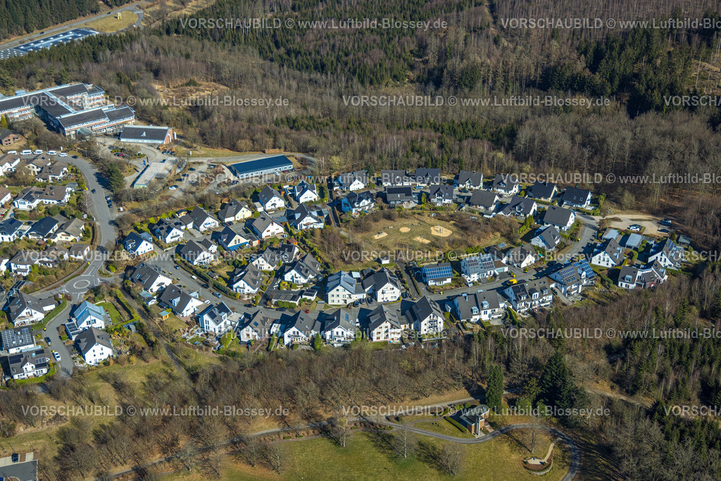 Olpe250307949Mitte | Luftbild, ovale Einfamilienhaus-Wohnsiedlung Manfred-Schöne-Straße, Olpe-Stadt, Olpe, Sauerland, Nordrhein-Westfalen, Deutschland
