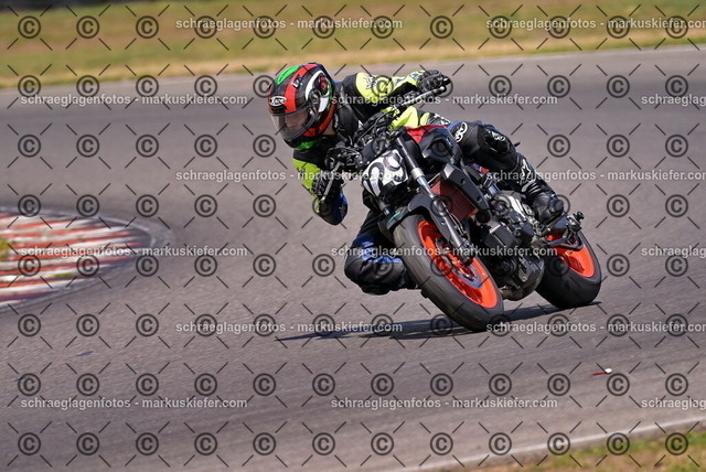 26bt05-1505 | markuskiefer.com - Realisiert mit Pictrs.com