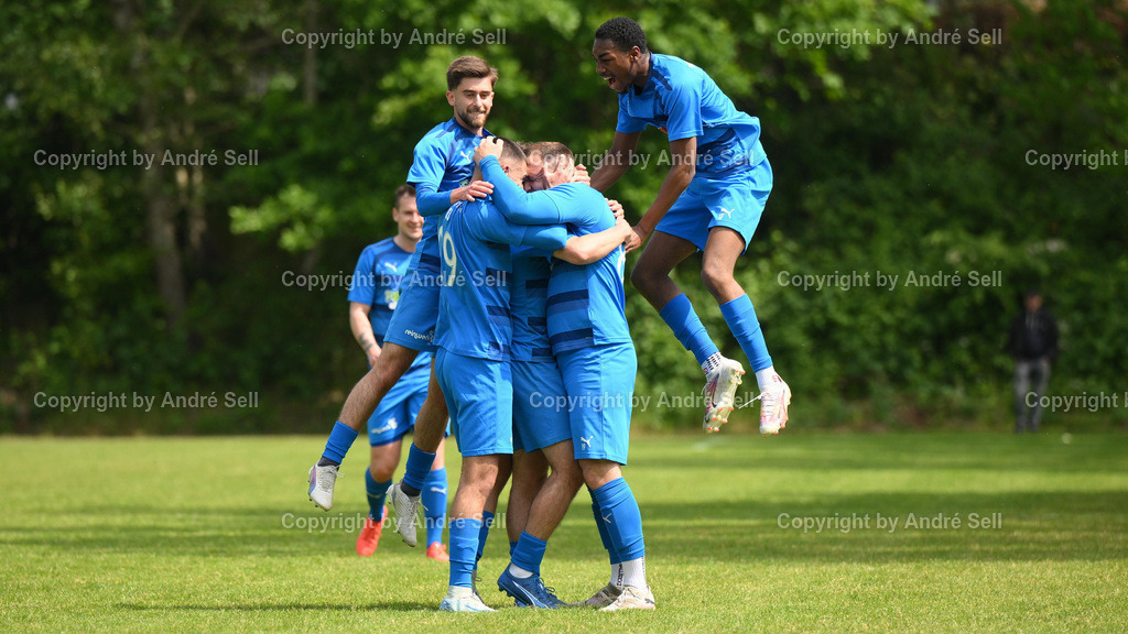 SSG Rot-Schwarz Kiel vs Inter Türkspor Kiel | Lars Horstinger (Inter #89) erzielte gerade per Fernschuss das 0-1 / Fußball-Landesliga Schleswig Männer 2024/2025 / SSG Rot-Schwarz Kiel vs Inter Türkspor Kiel / Sportplatz Meimersdorf / Kiel / 24.05.25 - Realisiert mit Pictrs.com