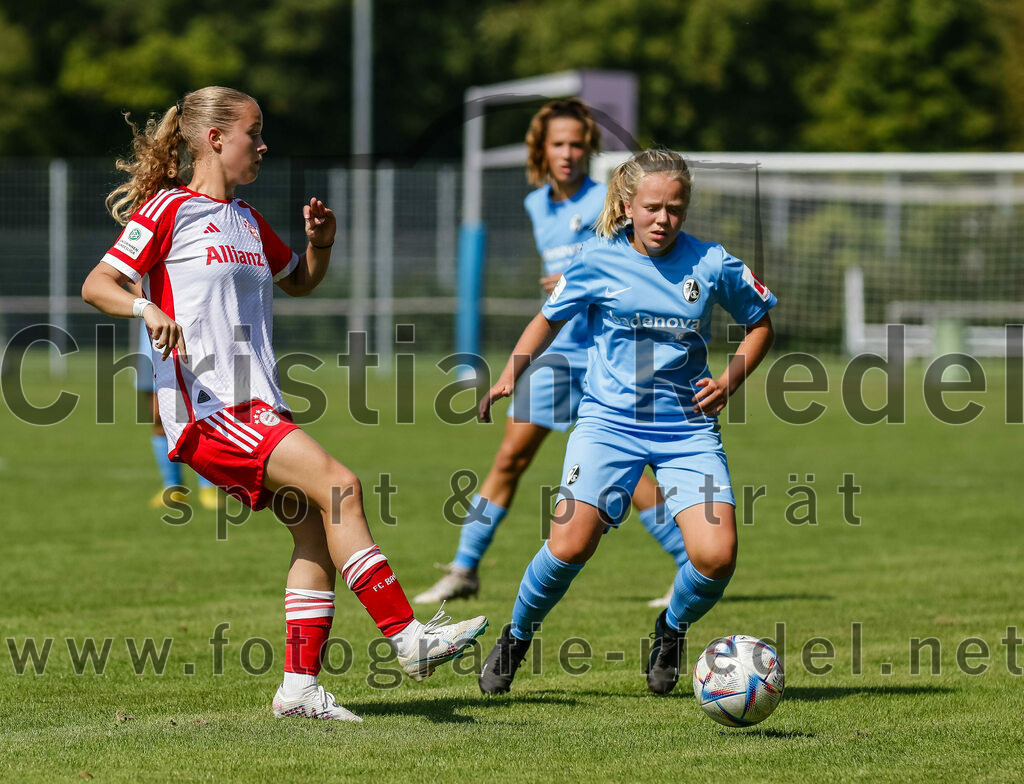 2023-09-09_082_FC_Bayern_Muenchen_gegen_SC_Freiburg | Aschheim, Deutschland, 09.09.2023:
Fußball, B-Juniorinnen-Bundesliga Süd 2023 / 2024, 1. Spieltag, FC Bayern München gegen SC Freiburg, Endergebnis: 4:0

Foto: Christian Riedel / fotografie-riedel.net