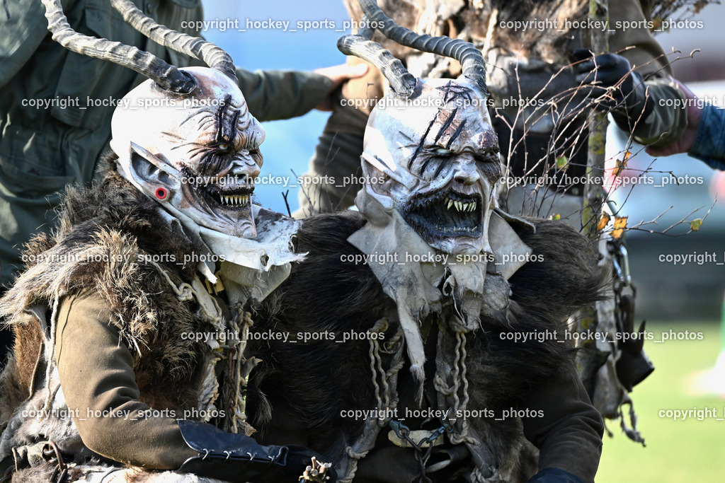 FC ASKÖ Gmünd vs. SV Rapid Lienz | Perchtengruppe, FC ASKÖ Gmünd vs. SV Rapid Lienz, FC ASKÖ Gmünd vs. SV Rapid Lienz am 09.11.2025 in Ferlach (Ballspielhalle Ferlach), Austria, (Photo by Bernd Stefan)