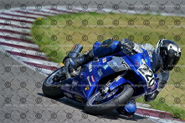 26BT02-1768 | markuskiefer.com - Realisiert mit Pictrs.com