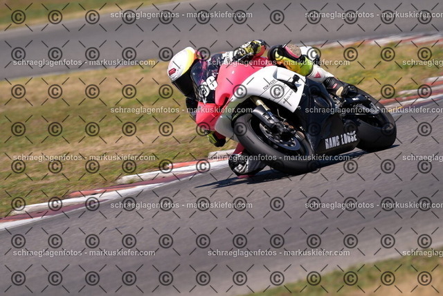 26bt04-1573 | markuskiefer.com - Realisiert mit Pictrs.com