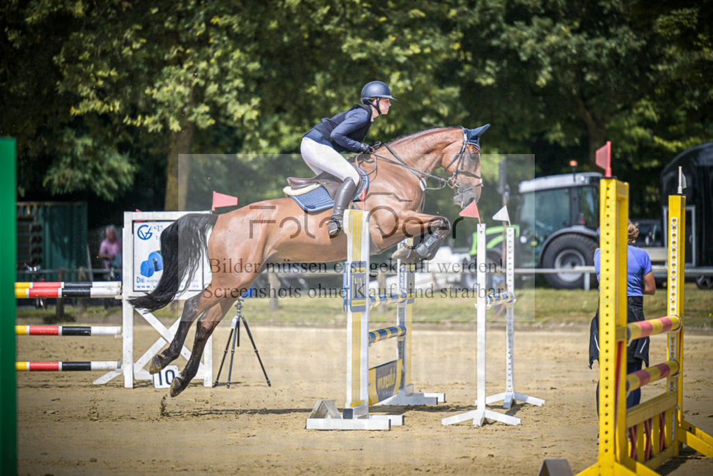 DOS_7250 | Entdecke hochwertige Reitturnierfotos von Foto Oger. Professionell, emotional und authentisch – jetzt Lieblingsmomente im Shop bestellen.Deutschlandweite Turnierfotografie. - Realisiert mit Pictrs.com