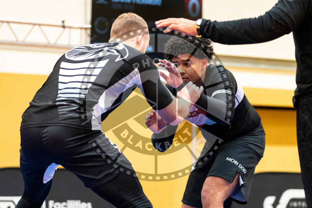 20231118PBB13302 | Fighters compete during the AJP Tour 600 Frankfurt Championship in Frankfurt/Main, Germany, on November 18, 2023.