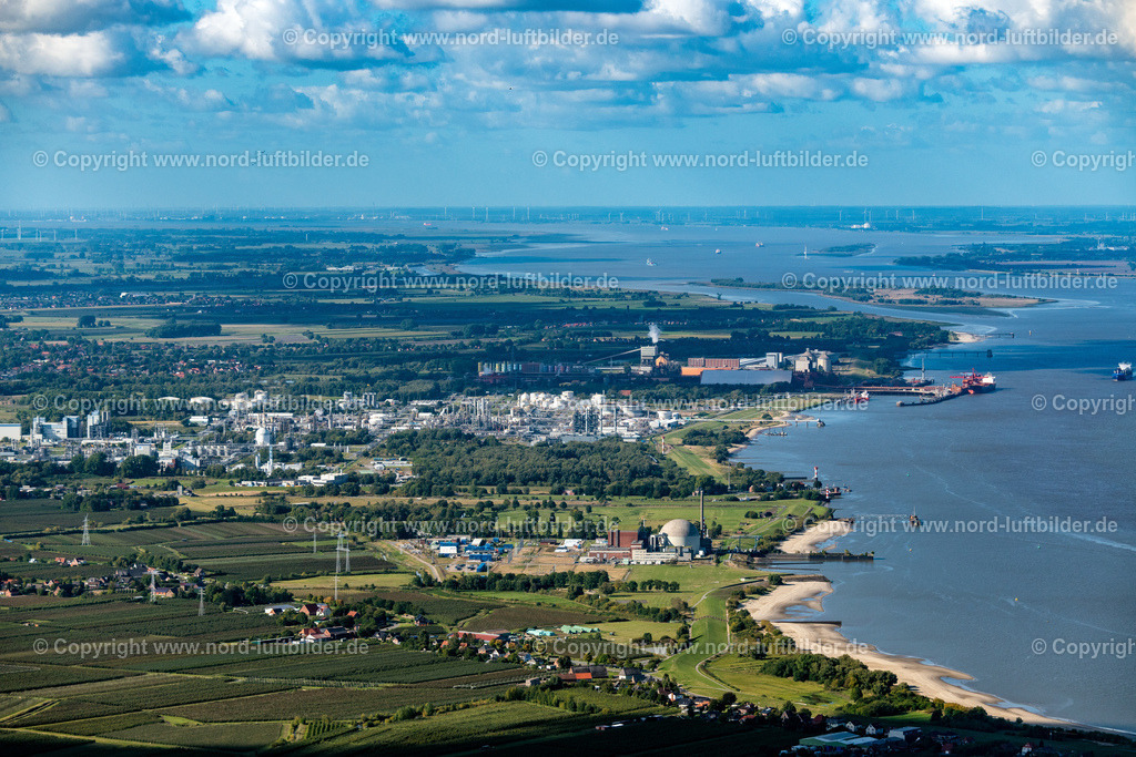 Stade_Bassenfleth_Bis_Dow_ELS_3371200922 | STADE 20.09.2022 Raffinerie- Anlagen und Leitungssysteme auf dem Werksgelände des Chemieproduzenten der Fa. Dow Chemie,und Olin in Stade im Bundesland Niedersachsen, Deutschland. Weiterführende Informationen bei: Blue Cube Germany Assets GmbH & Co. KG,  Dow Deutschland Anlagengesellschaft mbH. // Refinery equipment and management systems on the factory premises of the chemical manufacturers of Fa. Dow Chemical,and Olin in Stade in the state Lower Saxony, Germany. Further information at: Blue Cube Germany Assets GmbH & Co. KG,  Dow Deutschland Anlagengesellschaft mbH. Foto: Martin Elsen