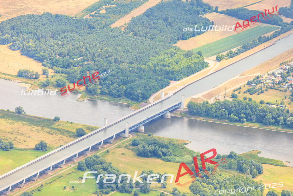 Luftbild von Kanalbrücke Magdeburg - Luftaufnahme wurde 2016 von https://frankenair.de mittels Flugzeug (keine Drohne) erstellt - die Geschenkidee