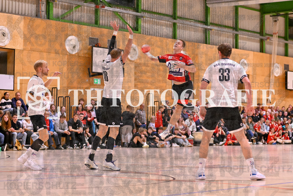 GER, SG Maulburg/Steinen - HSG Dreiland, Handball, Landesliga Suedbaden, 4. Spieltag, Saison 2024/2025, 12.10.2024 | Mika Buelow (SG Maulburg/Steinen, #10) gegen Tobias Ludwig (HSG Dreiland, #18) und Jonas Schamberger (HSG Dreiland, #33)GER, SG Maulburg/Steinen - HSG Dreiland, Handball, Landesliga Suedbaden, 4. Spieltag, Saison 2024/2025, 12.10.2024Foto: TH Fotografie/Thomas Hess