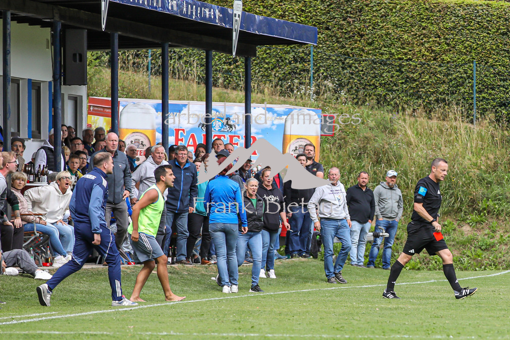 OE7A2388 | Rot für, Eugen Stadler, schon aus dem Spiel, wegen meckern (?)