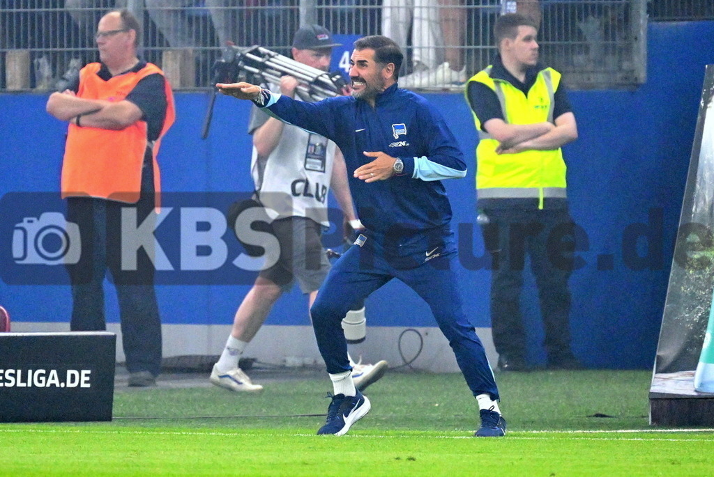 KBS Picture_HSV-HerthaBSC_033 | Fiel Cristian Trainer (Hertha BSC) ,Sportplatz :  Volksparkstadion, - Realisiert mit Pictrs.com