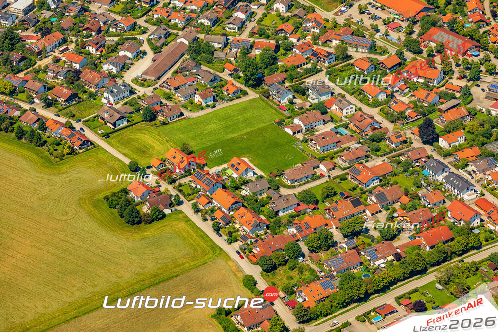 Schöne Luftaufnahme Hochreit Aßling - Die Luftaufnahme wurde 2025 vom Flugzeug heraus erstellt ( keine Drohne ) - Hochauflösende Luftaufnahme - für professionelle Ausdrucke geeignet. Die Geschenkidee !Mit Lizenz und Bildrechte bestellbar