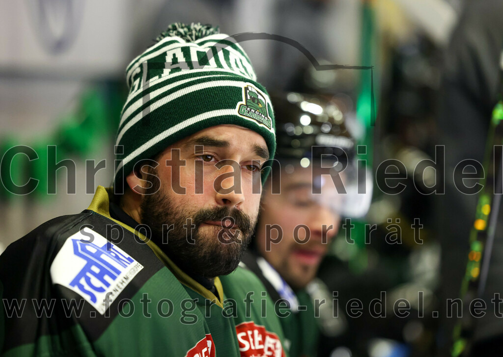 2022-12-09_112_TSV_Erding_gegen_EHC_Waldkraiburg | Erding, Deutschland, 09.12.2022:
Eishockey, Bayernliga 2022 / 2023, 19. Spieltag, TSV Erding gegen EHC Waldkraiburg, Endergebnis: 9:2

Torwart Christoph Schedlbauer (Erding Gladiators, #31)

Foto: Christian Riedel / fotografie-riedel.net