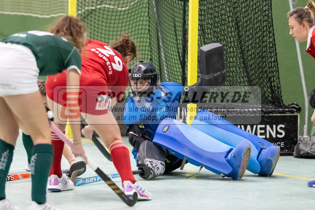 SFE_20241201_0056 | Köln, Deutschland, 01.12.2024:  Hockey 1. Bundesliga Damen Rot-Weiss Köln - HTC Uhlenhorst im KTHC Stadion Rot-Weiss Köln Tennis and Hockey Club am 01.12.2024 in Köln, Deutschland. (Foto von Stephan Fehrmann)Köln, Germany, 01.12.2024: Hockey 1. Bundesliga Damen Rot-Weiss Köln - HTC Uhlenhorst in KTHC Stadion Rot-Weiss Köln Tennis and Hockey Club at 01.12.2024 in Köln, Deutschland. (Foto from Stephan Fehrmann)