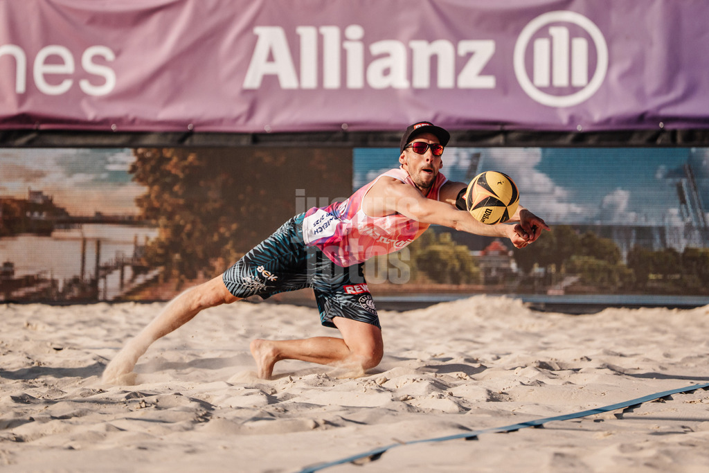 Beachvolleyball | Männer | Allianz German Beach Tour 2025 | Tourstop Bremen | 13.06.2025 | Nejc Zemljak springt zum Ball