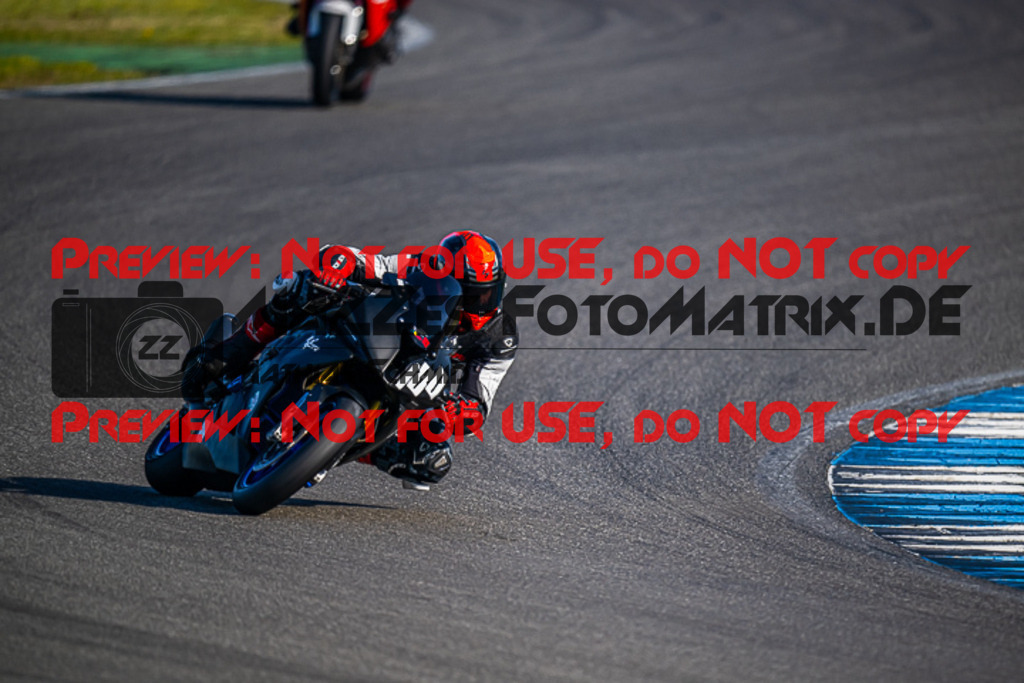 MaZZes_FotoMatrix_230410_1741 | ROT