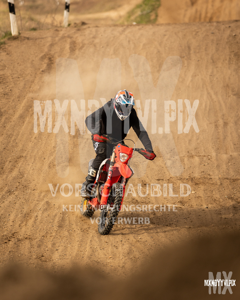 866A2044 | mxndyyvipix
