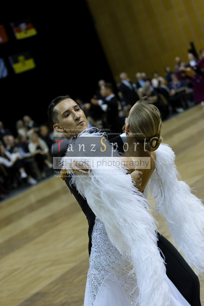 20241102_DC_HGR_Std_09333 | Tanzsportbilder, Standardtanz, Lateintanz, WDSF, DTV, LTVB, dancecomp, goc, hessen tanzt, blaues band der spree, walzer, tango, wiener walzer, slowfox, quickstepp, samba, rumba, cha-cha-cha, paso doble. jive, hd-kroft photography, turniertanzsport