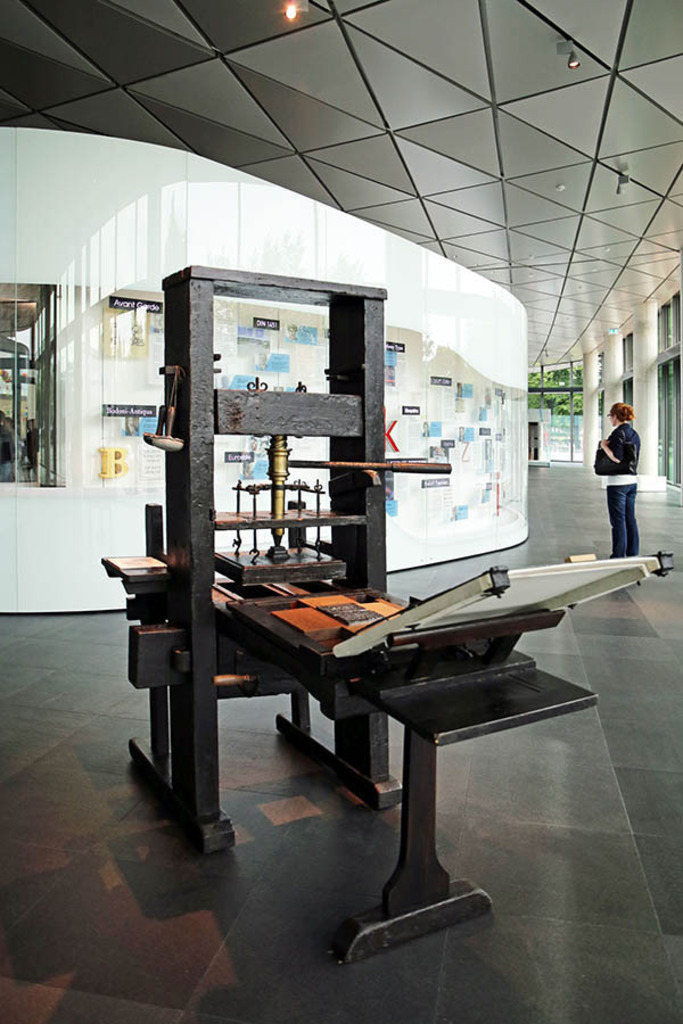 Bildlexikon Leipzig - Deutsche Nationalbibliothek | Das Team hinter BILDLEXIKON LEIPZIG bündelt historische wie aktuelle Informationen über die Stadt Leipzig in Text und Bild auf einer Plattform und stellt diese der interessierten Öffentlichkeit zur Verfügung.