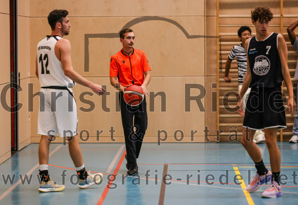 2023-10-08_022_TSV_Vaterstetten_gegen_ESV_Staffelsee | Vaterstetten, Deutschland, 08.10.2023:
Basketball, Bayernliga Herren Süd 2023 / 2024, 3. Spieltag, TSV Vaterstetten gegen ESV Staffelsee, Endergebnis: 62:90

Foto: Christian Riedel / fotografie-riedel.net