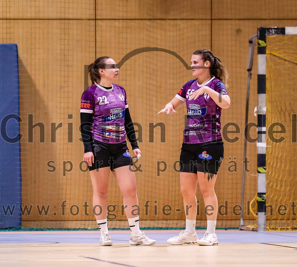 2024-11-24_125_SpVgg_Altenerding_gegen_HC_Donau-Paar_II | Erding, Deutschland, 24.11.2024:Handball, Bezirksoberliga Frauen Altbayern 2024 / 2024, 6. Spieltag, SpVgg Altenerding gegen HC Donau/Paar II, Endergebnis: 24:24Johanna Taubmann (SpVgg Altenerding, #22), Verena Kaiser (SpVgg Altenerding, #55)Foto: Christian Riedel / fotografie-riedel.net