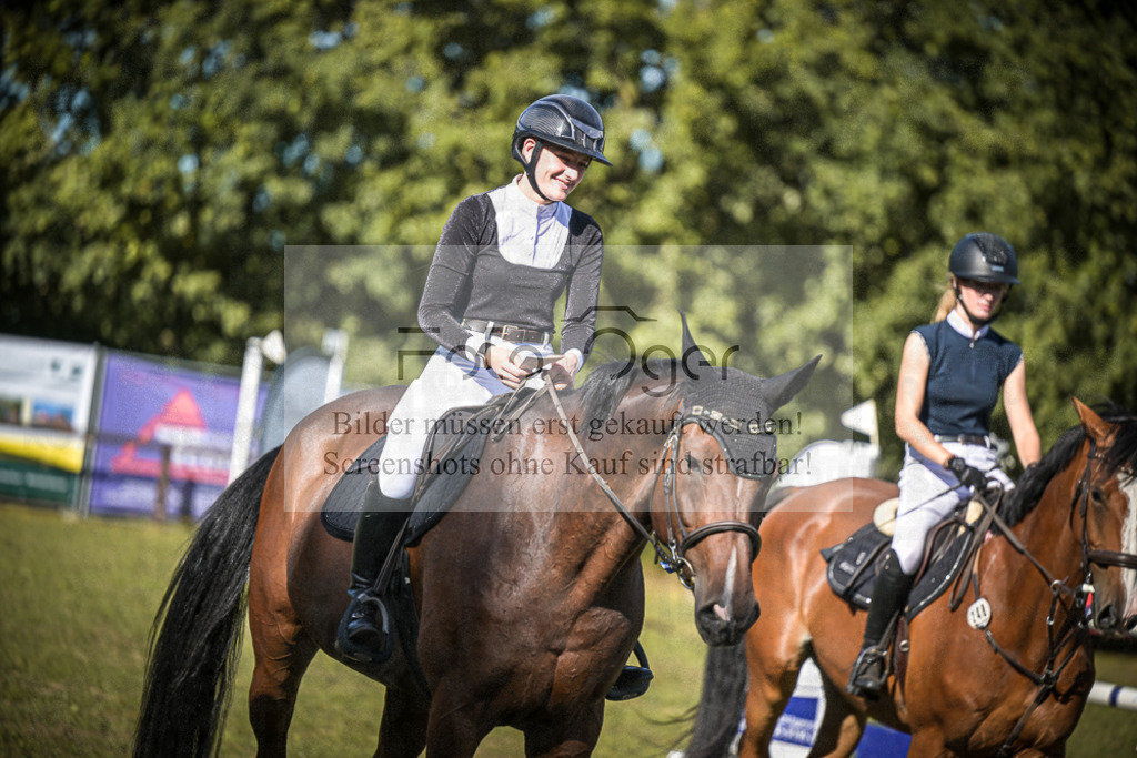 DOS_0037 | Entdecke hochwertige Reitturnierfotos von Foto Oger. Professionell, emotional und authentisch – jetzt Lieblingsmomente im Shop bestellen.Deutschlandweite Turnierfotografie. - Realisiert mit Pictrs.com