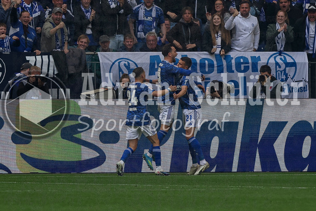 19.04.2026, GER, Fussball, Herren, 2. BL, Saison 2025/2026, FC Schalke 04 - Preußen Münster | Kenan Karaman (S04) Torjubel, jubelt nach seinem Treffer zum 1:0 