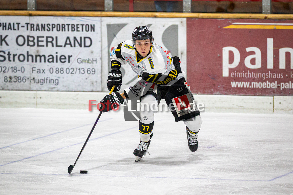 TSV Peißenberg MINERS gegen EA Schongau | Eishockey Bayernliga Herren Vorrunde 2024/25, TSV Peißenberg MINERS gegen EA Schongau, 20241031,Anton EGLE (MAMMUTS 77) in Aktion,2024-10-31 in Peißenberg (Eisstadion Peißenberg)Anton EGLE (MAMMUTS 77)Copyright: WolfgangxLindner foto-lindner.de