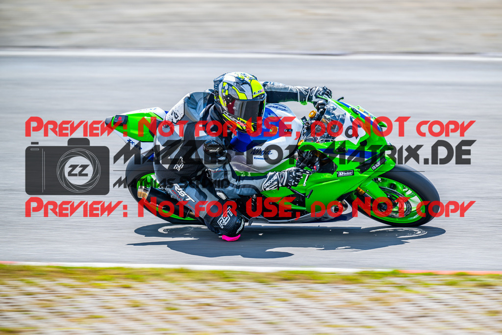MaZZes_FotoMatrix_240717_6007705_2-89 | GELB