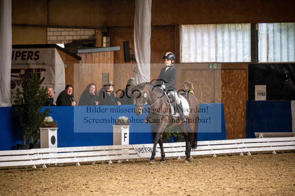 DOS_1559 | Entdecke hochwertige Reitturnierfotos von Foto Oger. Professionell, emotional und authentisch – jetzt Lieblingsmomente im Shop bestellen.Deutschlandweite Turnierfotografie. - Realisiert mit Pictrs.com