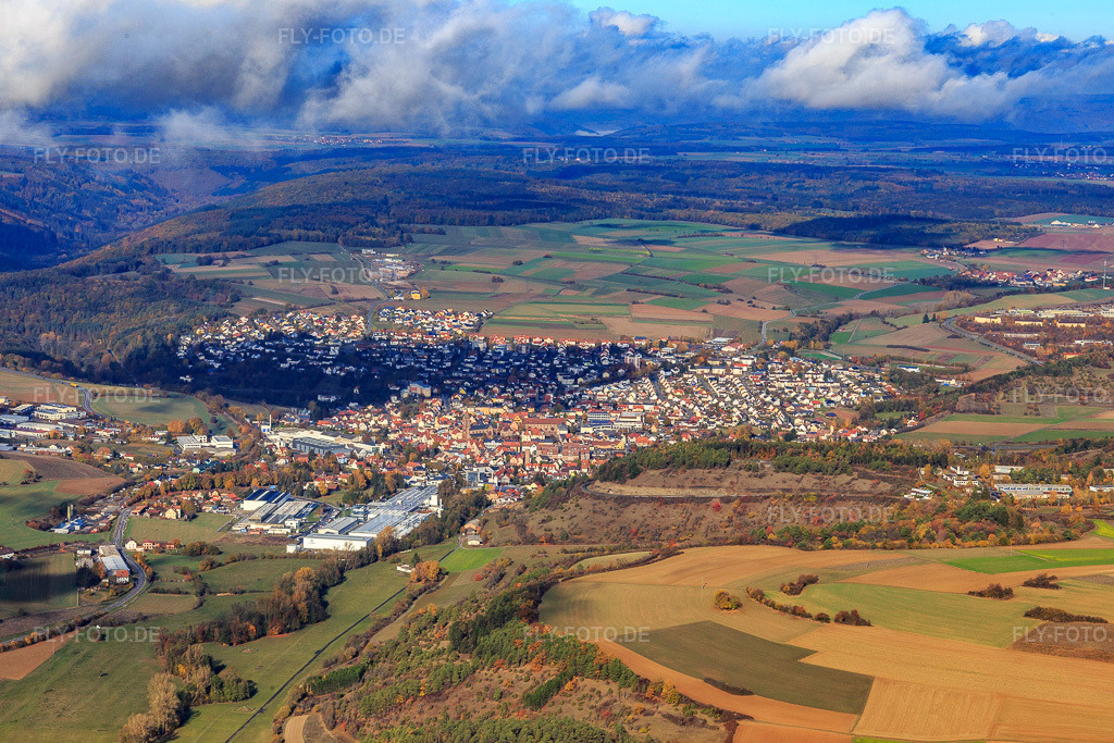 Luftbild: Ortsansicht von Südosten in Hardheim im Bundesland Baden-Württemberg in Deutschland. Foto: IMG_112309.jpg vom 02.11.2018 durch Werner Riehm/FLY-FOTO.de