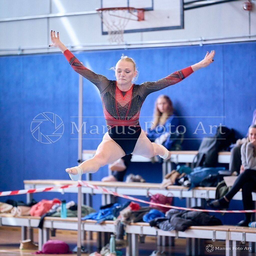2024-04-30-1-1-C-DSC01968 | Professionelle Sportfotografie in Hamburg, Schleswig-Holstein und Niedersachsen – spezialisiert auf Rhönrad, Geräteturnen, Leistungsturnen und rhythmische Sportgymnastik. Bundesweite Begleitung von Rhönrad-Events. Jetzt Sport-Fotos - Realisiert mit Pictrs.com