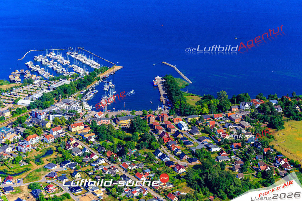 Die Luftbildaufnahme Lauterbach - Ostsee wurde 2018 mittels Flugzeug (keine Drohne) erstellt. Perfekte Schärfe und Druck- Auflösung- Garantiert!