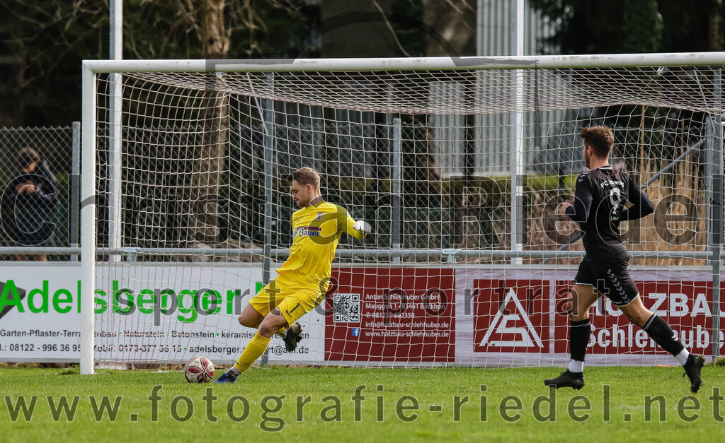 2024-02-24_062_FC_Schwaig_gegen_TSV_1880_Wasserburg | Oberding, Deutschland, 24.02.2024:
Fußball, 2. Runde Qualifikation TOTO-Pokal 2023 / 2024, 1. Spieltag, FC Schwaig gegen TSV 1880 Wasserburg, Endergebnis: 2:3

Torwart Andreas Dumpler (TSV 1880 Wasserburg, #1), Raffael Ascher (FC Schwaig, #9)

Foto: Christian Riedel / fotografie-riedel.net